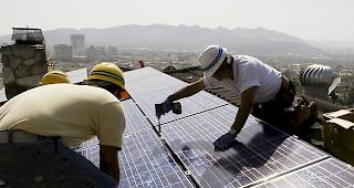 Erneuerbare Energien. Wind- und Sonnenstrom decken in der Schweiz zusammen gerade einmal 3,7 Prozent des Bedarfs, kritisiert die Schweizerische Energie-Stiftung.