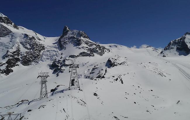 Bei einem Skiunfall in Zermatt ist am Freitag ein Mann ums Leben gekommen. 