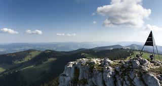 Ein 35-J&auml;hriger ist am Freitag in den Neuenburger&nbsp;Creux-du-Van gest&uuml;rzt. 