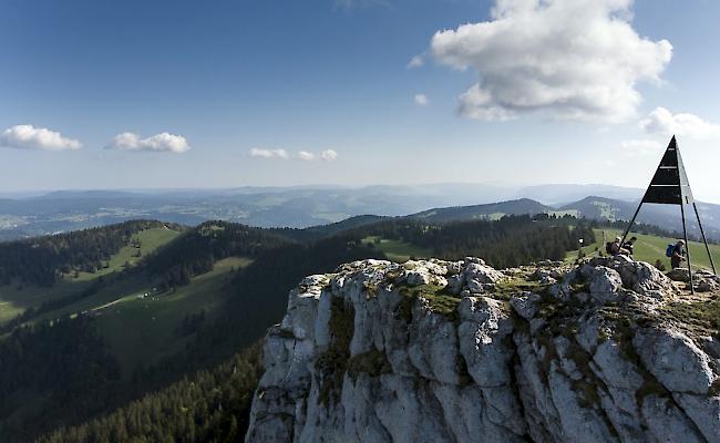 Ein 35-Jähriger ist am Freitag in den Neuenburger Creux-du-Van gestürzt. 