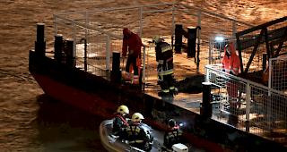 Vier Tage nach dem schweren Schiffsungl&uuml;ck auf der Donau in Budapest mit mindestens sieben Toten ist der Kapit&auml;n des Flusskreuzfahrtschiffs "Viking Sigyn" f&uuml;r einen 30-Tage-Zeitraum verhaftet worden.