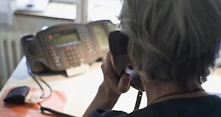 Betr&uuml;ger geben sich als Mitarbeiter eines Reiseb&uuml;ros aus. Kurz vor den Sommerferien h&auml;ufen sich die F&auml;lle von falschen Gewinnversprechen. (Symbolbild)