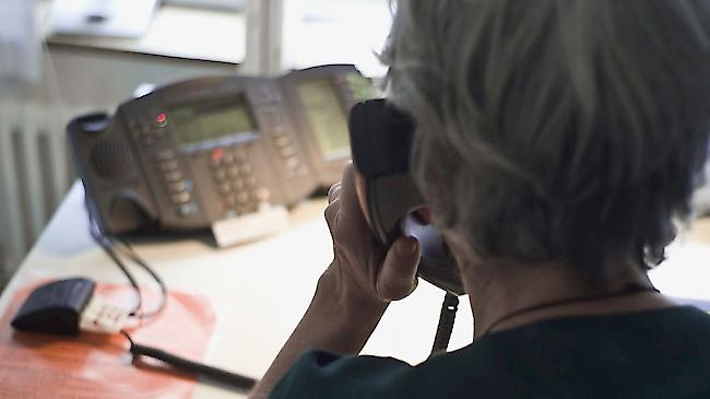 Betrüger geben sich als Mitarbeiter eines Reisebüros aus. Kurz vor den Sommerferien häufen sich die Fälle von falschen Gewinnversprechen. (Symbolbild)