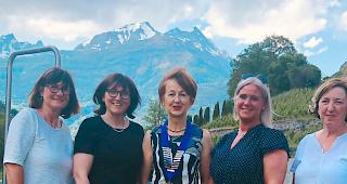 Neuer Vorstand des Inner Wheel Club Oberwallis (v.l.): Lydia Schmid, Manuela Grichting, die neue Pr&auml;sidentin Marianne Schnidrig sowie Jeannette Lehner und Nicole Ruppen. 