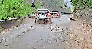 Heftig. Niederschl&auml;ge auf der Simplon-S&uuml;dseite erschwerten die Durchfahrt.