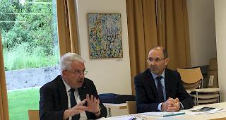 Stiftungspr&auml;sident Albert Bass und Direktor Reinhard Venetz blicken auf ein erfolgreiches Gesch&auml;ftsjahr zur&uuml;ck.