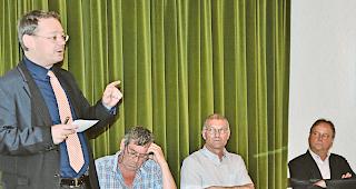 Jagdgesetz. Franz Ruppen, Hanspeter Gsponer, Gerhard Kiechler und Georges Schnydrig (von links) wollen dem Wolf an den &shy;Kragen.