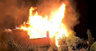 Drei Angeh&ouml;rige der Feuerwehr mussten wegen Rauchgasvergiftungen im Spital behandelt werden.