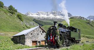 Viel Aufwand. Rund 48'000 Arbeitsstunden wurden seit dem Jahr 2006 f&uuml;r die &laquo;Lok 704 HG 4/4&raquo; aufgewendet. Nun f&auml;hrt sie &uuml;ber die Furka-Bergstrecke.