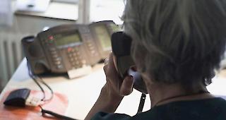 Betrug auf Anruf. Falsche Polizisten kn&uuml;pften einer wohlhabenden Z&uuml;rcherin 3,6 Millionen Franken ab. (Symbolbild)