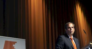 CVP-Pr&auml;sident Pfister prangerte am Sommerparteitag die Polarisierung zwischen der SVP auf der einen und der SP und den Gr&uuml;nen auf der anderen Seite an.