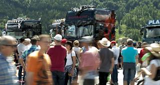 Nach der Austragung des Trucker- und Countryfestivals in Interlaken am vergangenen Wochenende wurde bei den Aufr&auml;umarbeiten am Montag eine leblose Person auf dem Gel&auml;nde gefunden. 