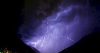 Blitze &uuml;ber Visp, aufgenommen in Naters.