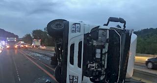 Beim Unfall auf der Autobahn A2 am Dienstagmorgen zog sich der Chauffeur Verletzungen zu und musste ins Spital eingeliefert werden. 