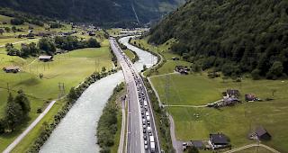 Der l&auml;ngsten Wartezeiten erwartet der TCS bis am Samstag um 18 Uhr. (Archivbild)