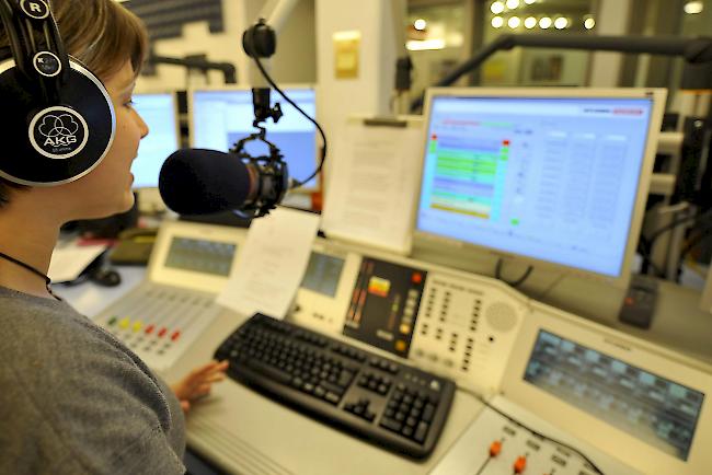 Laut "Sonntagszeitung" ist UKW insgesamt mit einem Anteil von 36 Prozent immer noch die meistgenutzte Radioempfangstechnologie in der Schweiz. In Norwegen seien die Zahlen nach der Abschaltung der UKW-Sender innert Jahresfrist um 20 Prozent eingebrochen.