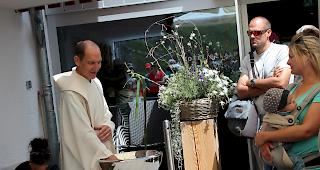 Am Sonntag wurden die neuen G&auml;stezimmer im Hotel Belalp durch Pfarrer Jean-Pierre Brunner eingesegnet. 