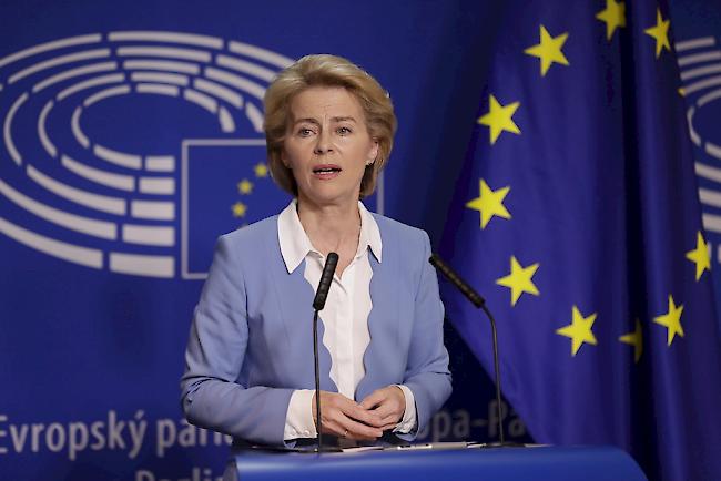 Verteidigungsministerin Ursula von der Leyen kündigt ihren Rücktritt an.