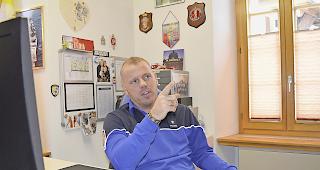 Jean-Pierre Allet hat Ausr&uuml;stung und Waffe bereits abgegeben.