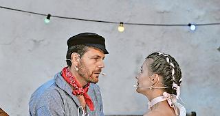 Ann&auml;herung. Jochen Most (Gabriel Zurbriggen) wagt sich an Kl&auml;rchen heran.&nbsp;