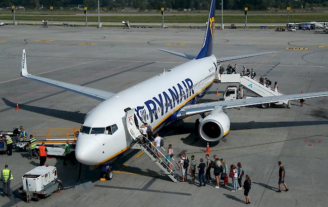 Ryanair hat mit dem Preisdruck zu ringen. Die irische Billigfluggesellschaft hat deshalb einen Gewinnrückgang verbuchen müssen.