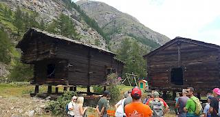 Seit Samstag k&ouml;nnen sich Interessierte auf dem Kulturweg Zermatt-Zmutt auf die Spuren des b&auml;uerlichen Lebens vor rund 100 Jahren begeben.