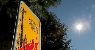 Im Wallis herrscht lokal erhebliche Waldbrandgefahr. Der Kanton mahnt zur Vorsicht.