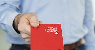 Wer sich in der Schweiz einb&uuml;rgern lassen will, muss je nach Kanton mit unterschiedlich hohen Kosten rechnen. (Symbolbild)