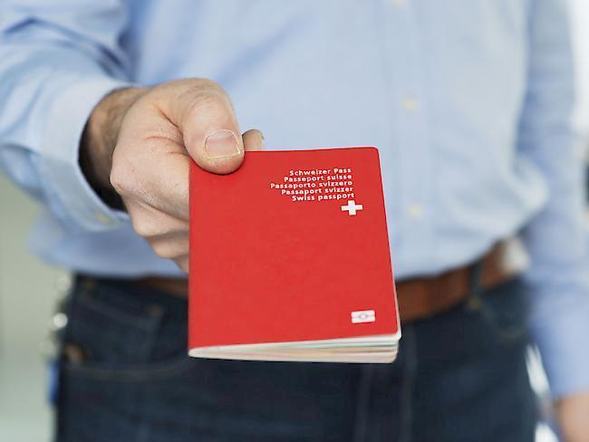 Wer sich in der Schweiz einbürgern lassen will, muss je nach Kanton mit unterschiedlich hohen Kosten rechnen. (Symbolbild)