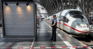 Die t&ouml;dliche Attacke auf einen Achtj&auml;hrigen in Frankfurt sorgt weiter f&uuml;r Fassungslosigkeit. Unklar ist das Tatmotiv.