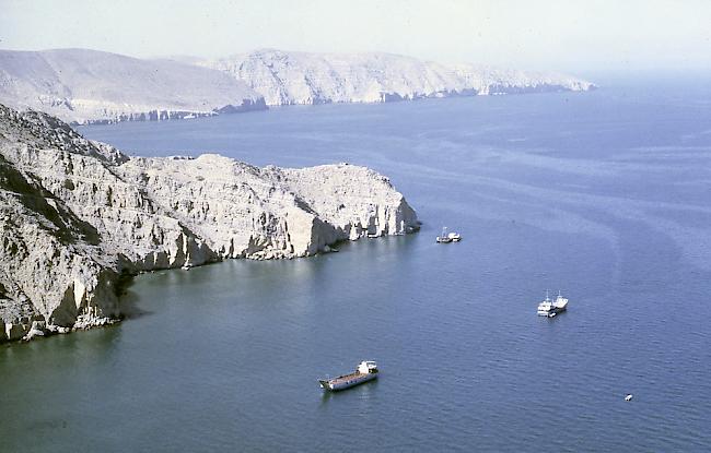 Mitten im Konflikt um die Blockade eines britischen Öltankers hat der Iran ein weiteres «ausländisches» Schiff im Persischen Golf beschlagnahmt.    Foto keystone