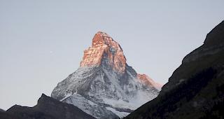 Am Matterhorn ist am Dienstag erneut ein Alpinist zu Tode gest&uuml;rzt. Ihm ist wohl ein Gewitter zum Verh&auml;ngnis geworden.