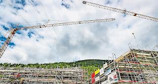 Moderne Drehscheibe. Auf der Baustelle des neuen &Ouml;V-Hubs herrscht derzeit Hochbetrieb. Die Erwartungen in den Verkehrsknotenpunkt sind gross.Foto wb/andrea soltermann