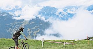 Biker auf Wanderwegen. Was ist m&ouml;glich, was nicht? Die Koexistenz bedarf einer Entflechtung.Foto Keystone