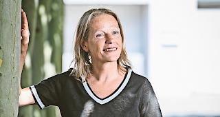 Kulturpreistr&auml;gerin 2019. Annelore Sarbach kennt Sonnen- und Schattenseiten des Theaters.Foto WB/Alain Amherd