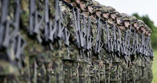 Im Juli waren in den Kasernen von Jassbach,&nbsp; Bi&egrave;re&nbsp; und Sitten&nbsp; zahlreiche Milit&auml;rangeh&ouml;rige an Erbrechen und Durchfall erkrankt. In der Zwischenzeit hat die Armee in den zwei ausstehenden F&auml;llen die Ursache kl&auml;ren k&ouml;nnen.&nbsp; &nbsp; Foto keystone