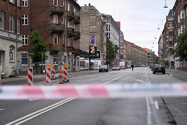 Vor einer Polizeistation. Am frühen Samstagmorgen ist es in Kopenhagen wie schon vor wenigen Tagen zu einer Explosion gekommen. 