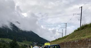 Am Dienstagvormittag kam es zwischen F&uuml;rgangen und Niederwald zu einer Frontalkollision zwischen einem Motorrad und einem Personenwagen.