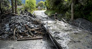 Die Losentze hatte am Sonntagabend noch ein drittes Fahrzeug mit sich gerissen, wie Videoauswertungen nun zeigten.