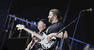 Marco Mazotti (vorn): "Vor drei Jahren wurde der Grundstein f&uuml;r das Projekt gesetzt und jetzt spielten wir bereits in Gampel. Ein wundersch&ouml;nes Resultat von drei Jahren Schweiss und Herzblut."