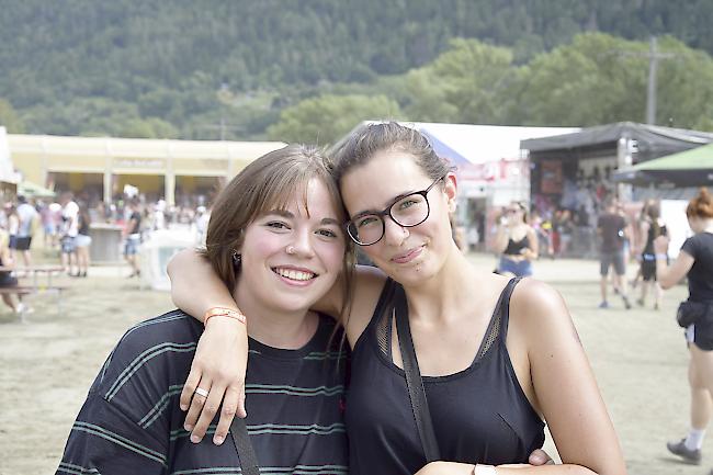 Johana Baumann (20) und Lara Osterfeld (20), Thun.