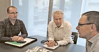 Totalsanierung. Philipp Theler, Martin L&ouml;tscher und Patrick Ruff (von links) gehen von insgesamt sechs Bauphasen w&auml;hrend vier Monaten aus.