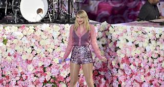 Nach dem Aufkauf von Swifts fr&uuml;herem Musiklabel durch den US-Musikmogul Scooter Braun - ein 300 Millionen Dollar-Deal - will die 29-J&auml;hrige nun ihre fr&uuml;heren Songs selbst kontrollieren.