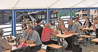 Sich treffen. Begegnungen standen im Zentrum des Grengjier Dorffestes. 