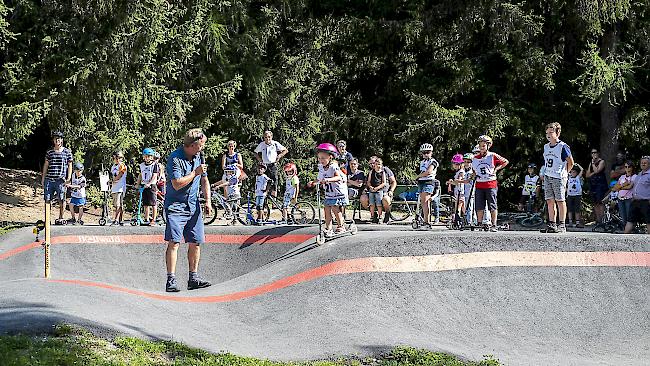 Das Pumptrack-Rennen in Bellwald fand bei rund 30 Kindern Anklang. 