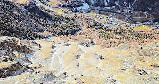 Bewegung. An der &ouml;stlichen Talflanke stellen Bewegungen ein Risiko f&uuml;r Herbriggen dar. 