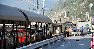 Aufgrund eines entgleisten Bauzugs im L&ouml;tschbergtunnel ist der Betrieb des Autoverlads und des Regio-Expresses zurzeit eingestellt.
