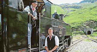 Dampflokf&uuml;hrer Oliver Studer und sein Vater Georg als Heizer fahren&nbsp;Anfang Oktober ein letztes Mal zusammen &uuml;ber die Furka.