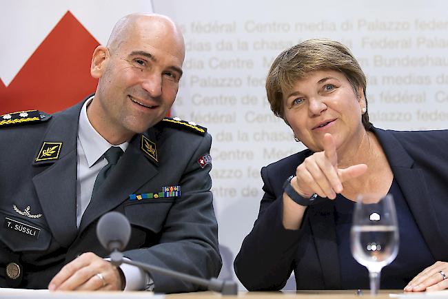 Bundesrätin Viola Amherd, rechts, und der neue Chef der Armee, Thomas Süssli, am Mittwoch in Bern.