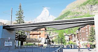 Ausgedient. Der Zustand der Strassenbr&uuml;cke Getwing unterhalb der gleichnamigen Br&uuml;cke der Gornergrat Bahn ist schlecht.  Sie wird im kommenden Jahr ersetzt.